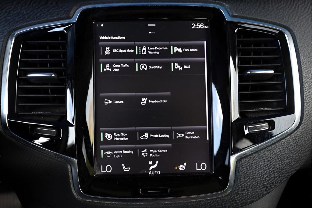 Used 2016 Volvo XC90 T6 Momentum w/ Momentum Plus Package AWD/4WD image 32