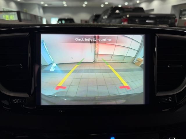 Used 2025 Chrysler Pacifica Select FWD image 22