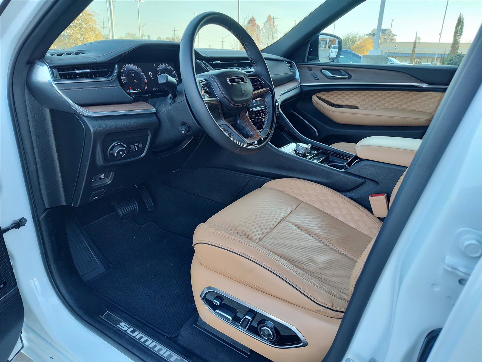 Used 2024 Jeep Grand Cherokee L Summit w/ High Altitude Package image 2