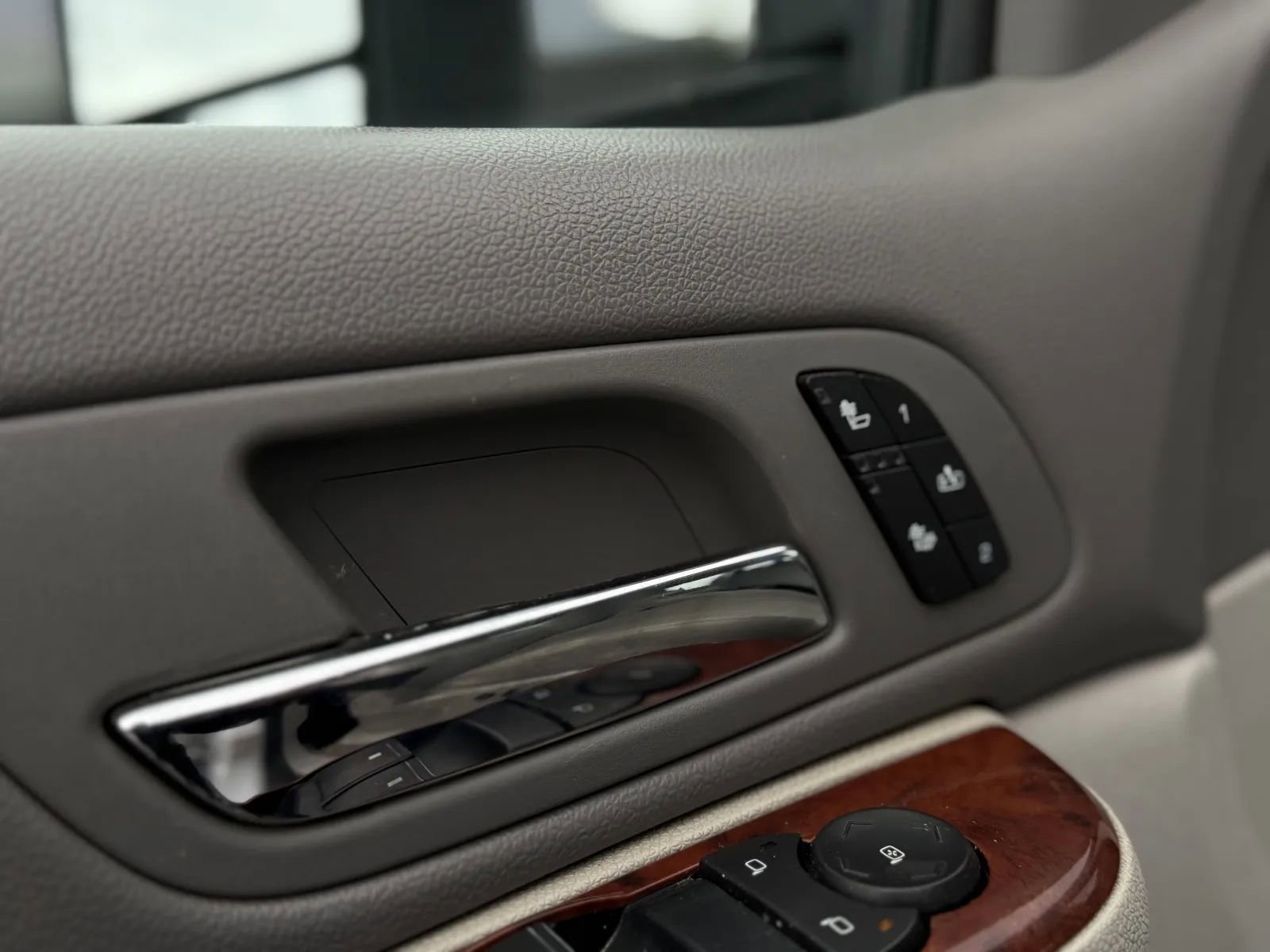 Used 2011 Chevrolet Silverado 3500 LTZ w/ LTZ Plus Package AWD/4WD image 21