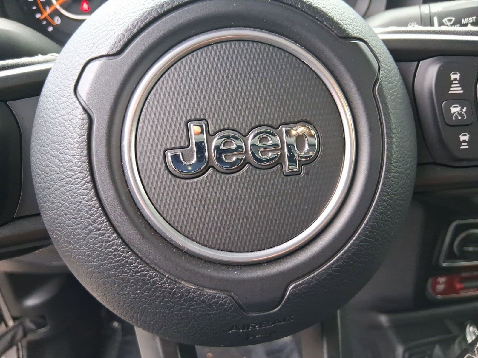 Used 2025 Jeep Gladiator Rubicon w/ Technology Group AWD/4WD image 25