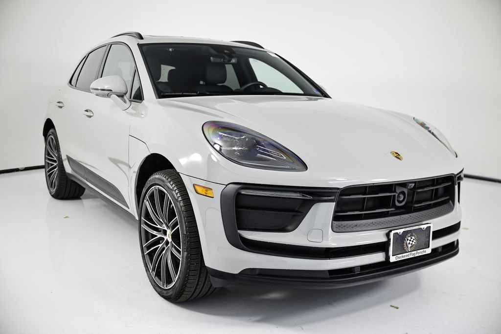 Used 2025 Porsche Macan image 9