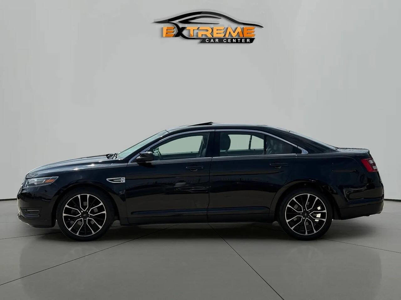 Used 2017 Ford Taurus SEL w/ Equipment Group 201A image 4