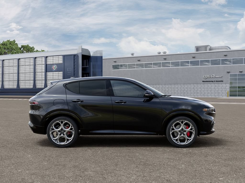 New 2025 Alfa Romeo Tonale w/ Premium Package AWD/4WD image 22