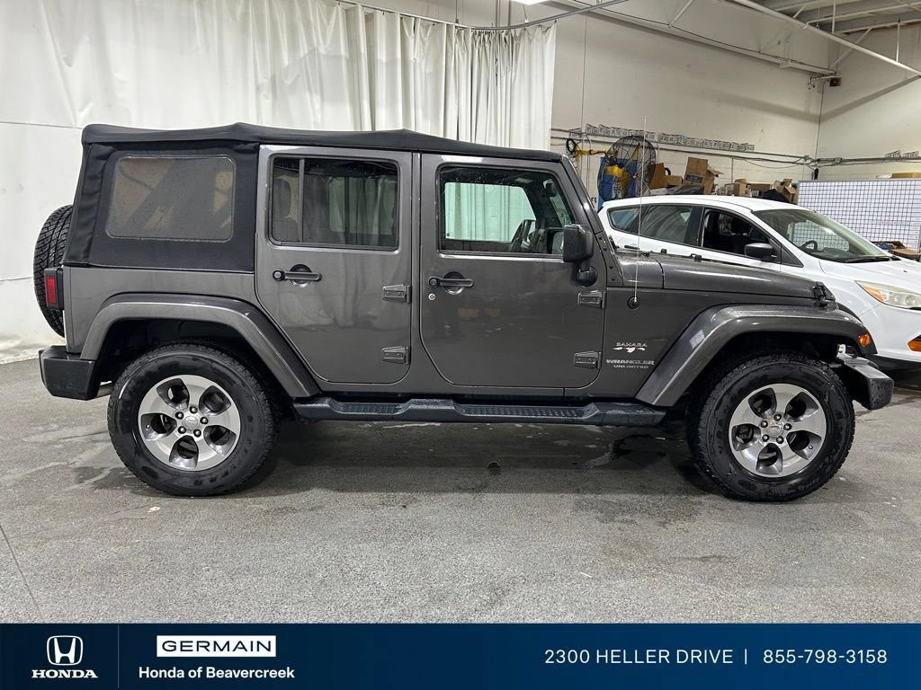 Used 2016 Jeep Wrangler Unlimited Sahara w/ Dual Top Group AWD/4WD image 9