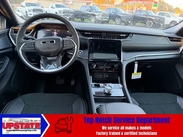 New 2025 Jeep Grand Cherokee Altitude image 12