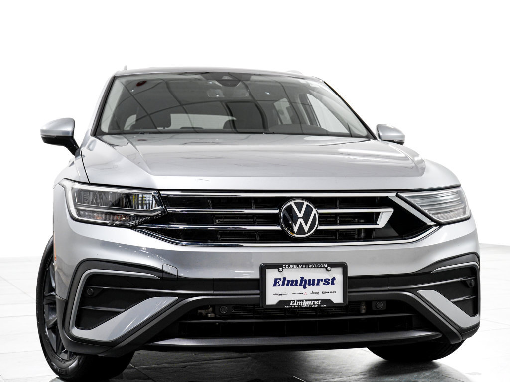 Used 2023 Volkswagen Tiguan SE w/ Panoramic Sunroof Package AWD/4WD image 3