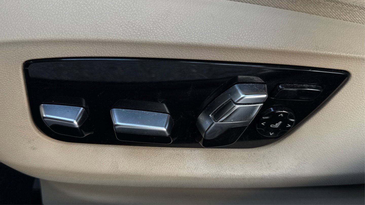 Used 2018 BMW M550i xDrive image 44