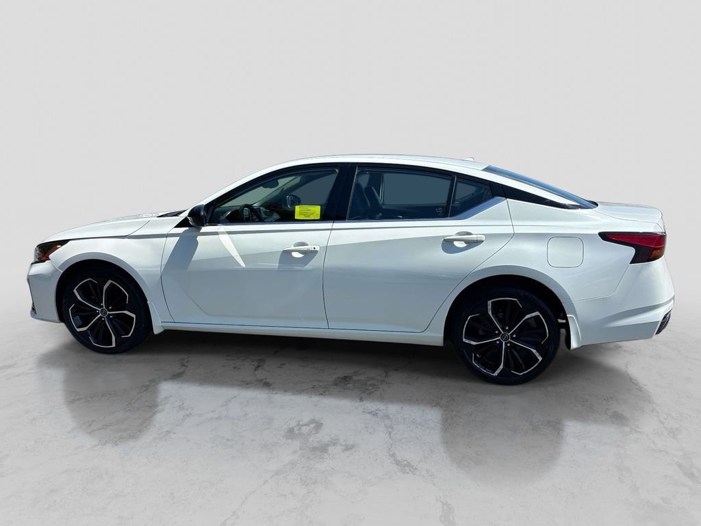 Used 2023 Nissan Altima 2.5 SR AWD/4WD image 2