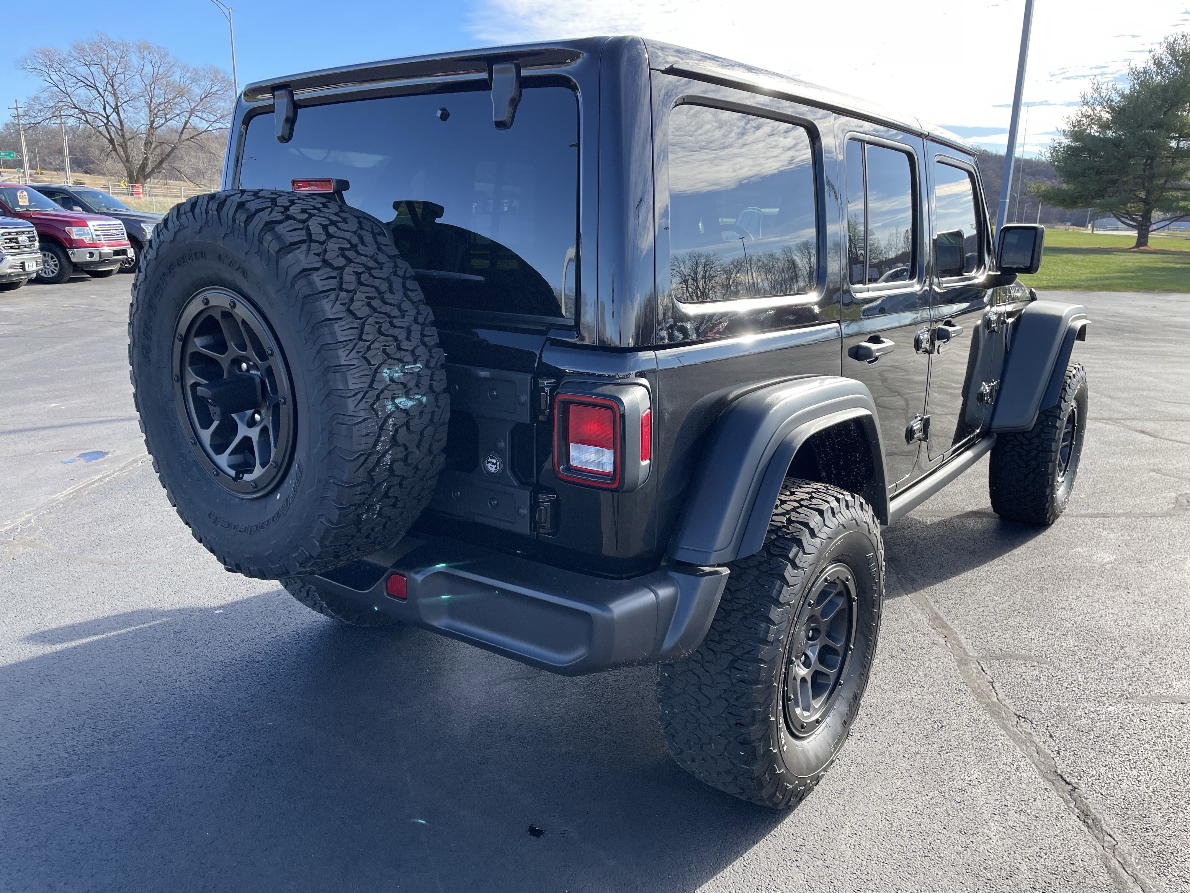 Used 2023 Jeep Wrangler Sport image 7