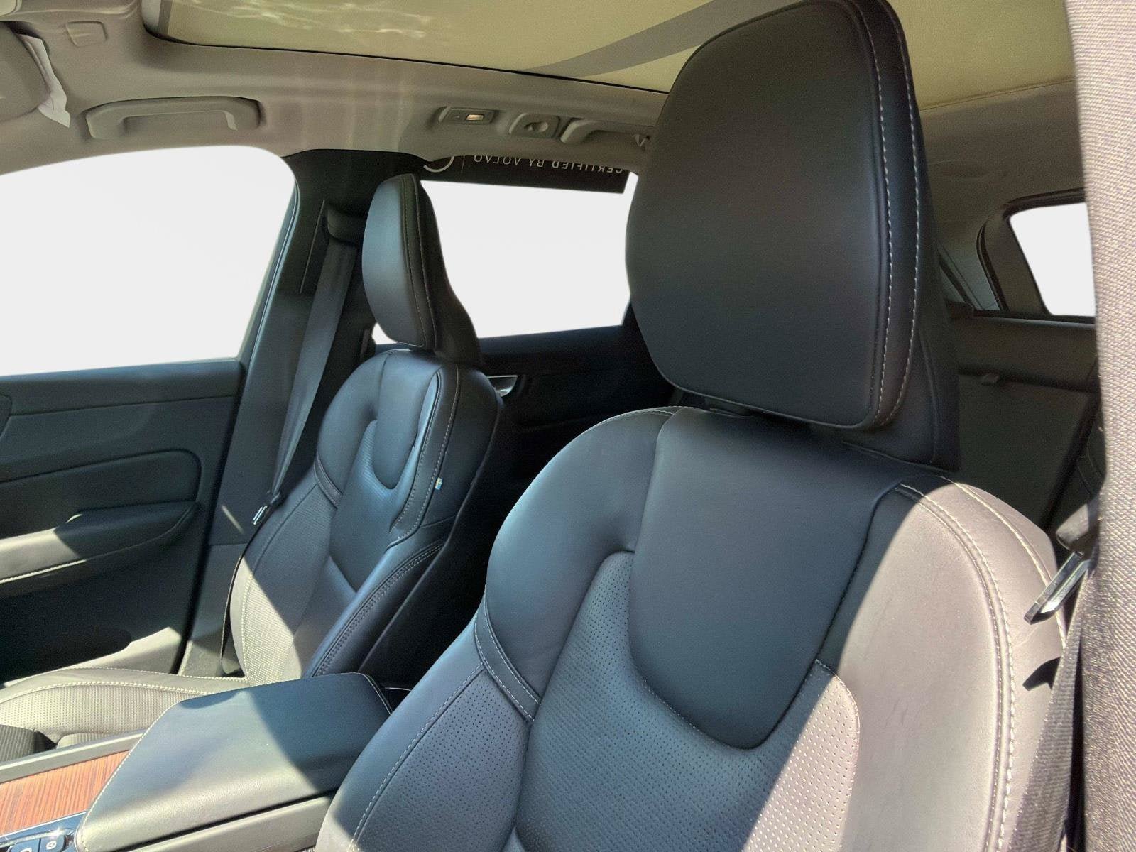Certified 2024 Volvo XC60 B5 Ultimate w/ Protection Package Premier AWD/4WD image 23