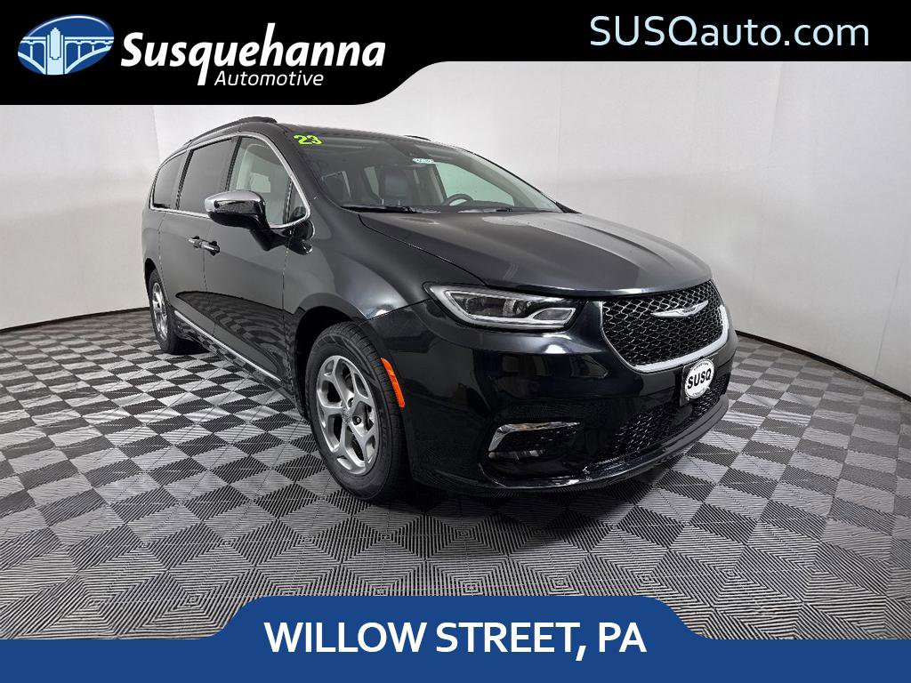 Used 2023 Chrysler Pacifica Limited FWD image 1