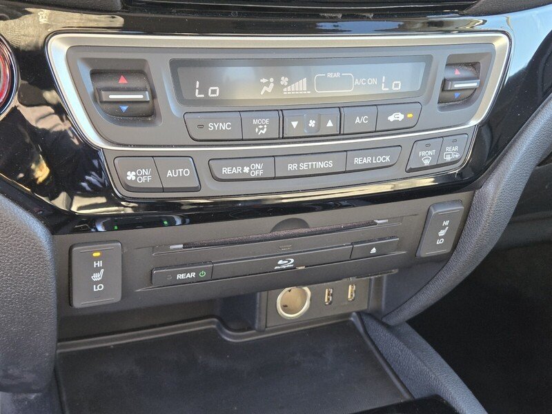 Used 2018 Honda Pilot Touring image 23