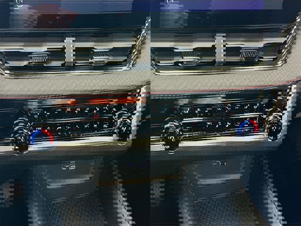 Used 2025 Chevrolet Equinox RS w/ Safety and Technology Package image 10