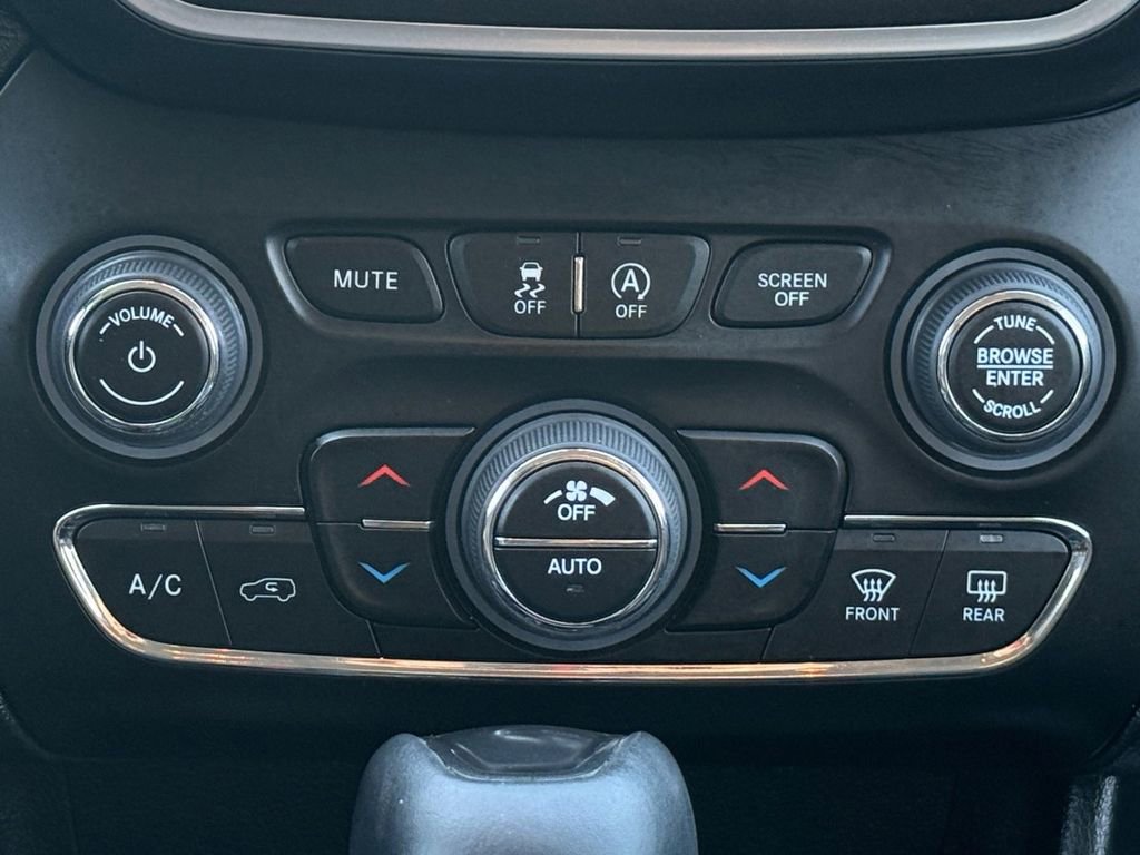 Used 2022 Jeep Cherokee Trailhawk w/ Sound & Nav Group image 4