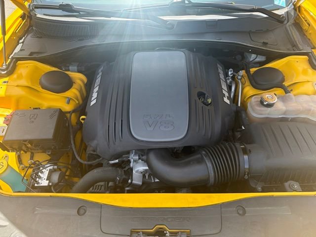 Used 2017 Dodge Charger R/T w/ Plus Group RWD image 12