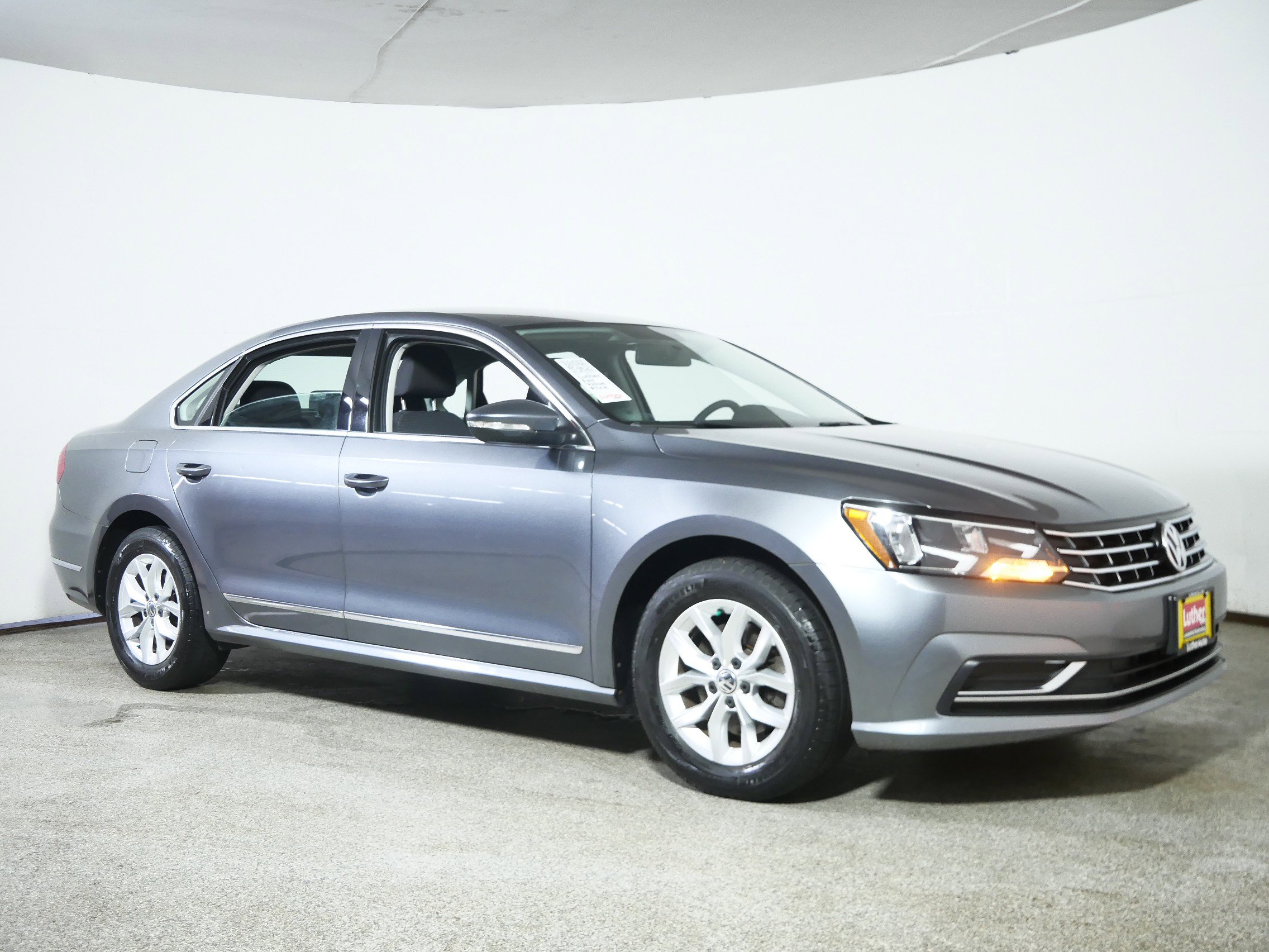 Used 2016 Volkswagen Passat 1.8T S