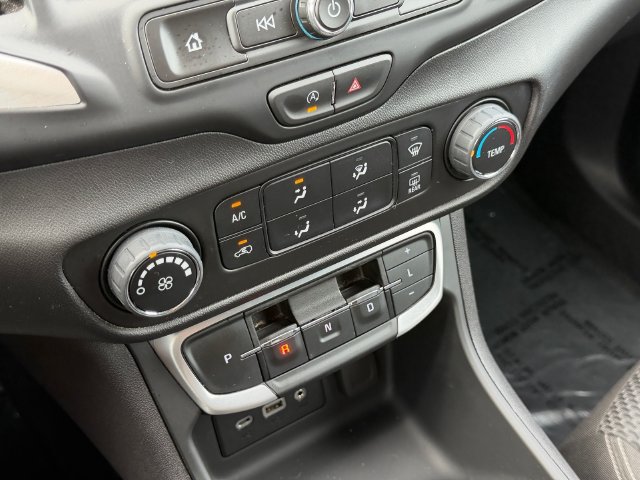 Used 2024 GMC Terrain SLE FWD image 25