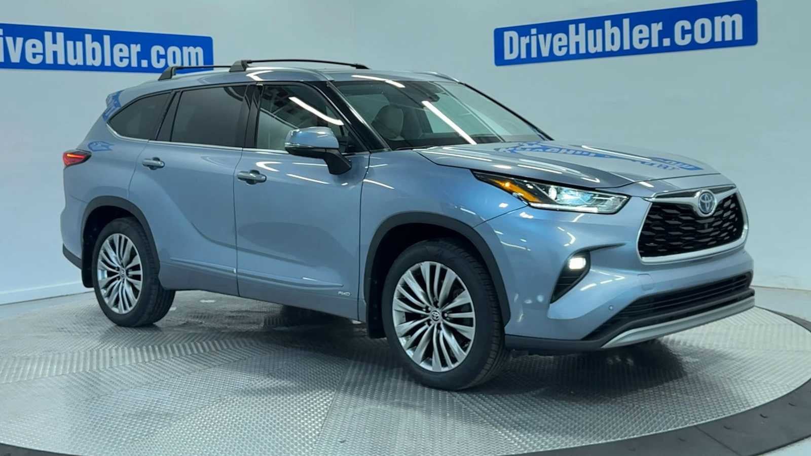 Used 2022 Toyota Highlander Platinum AWD/4WD image 2