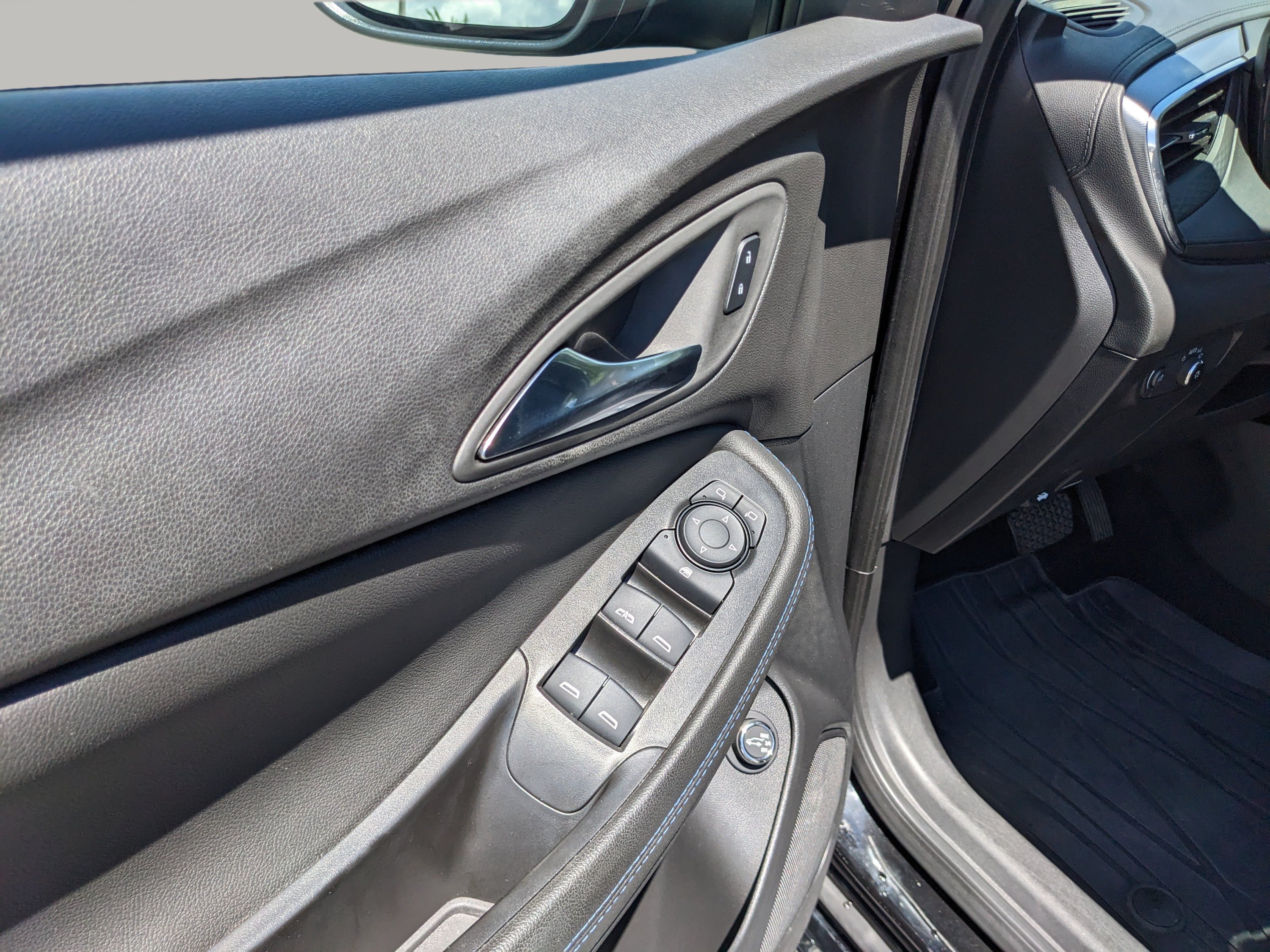 Used 2025 Buick Encore GX Sport Touring w/ Comfort Package FWD image 19