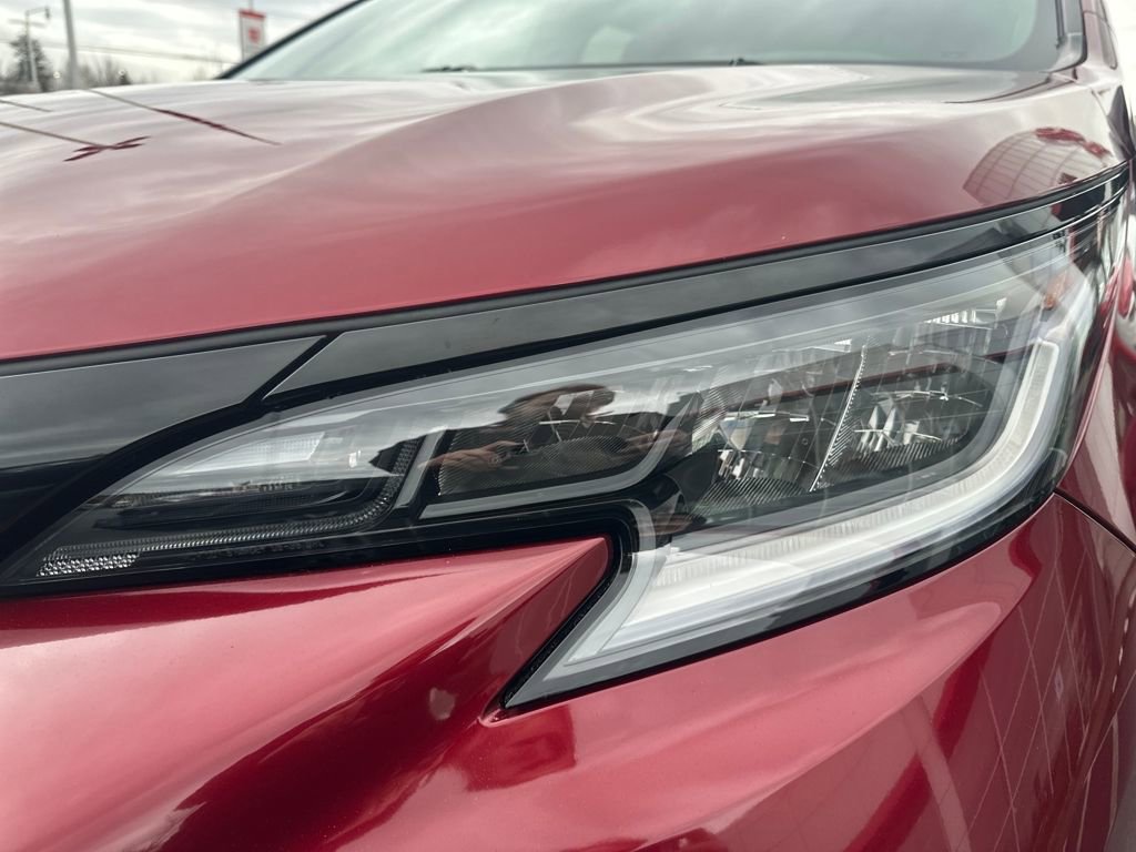 Used 2025 Toyota Sienna XSE w/ XSE Premium Package image 9