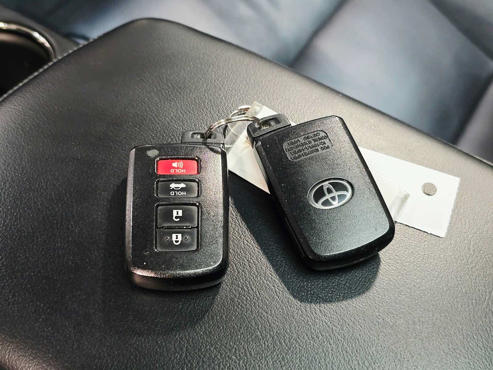 Used 2015 Toyota Avalon Limited FWD image 30