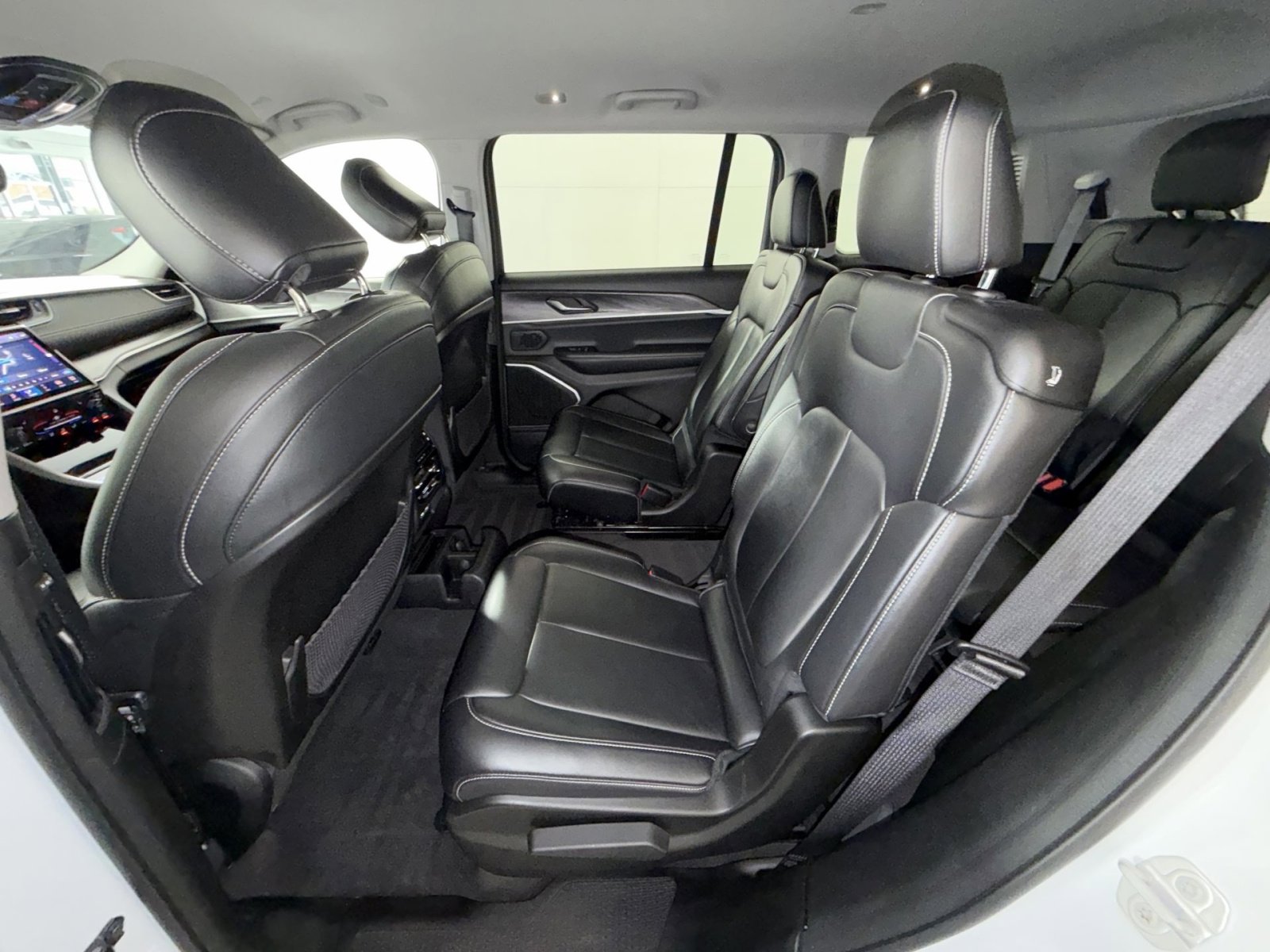 Used 2022 Jeep Grand Cherokee L Limited image 24