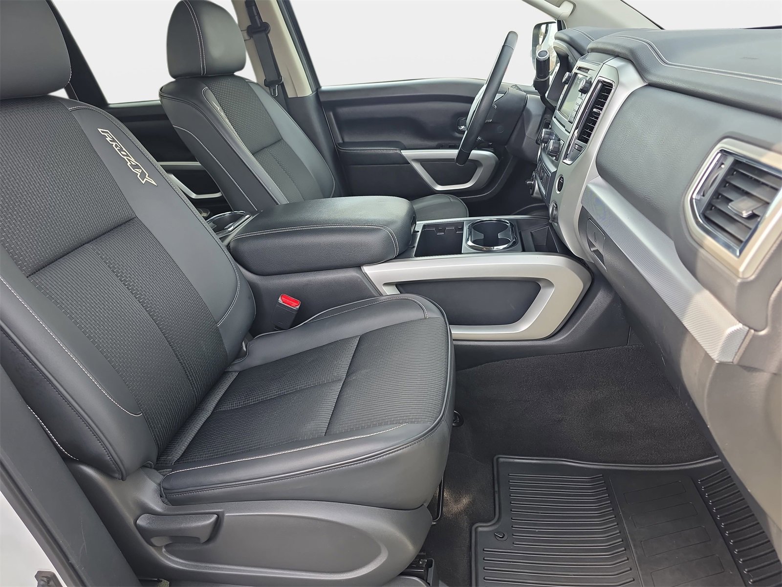 Used 2019 Nissan Titan PRO-4X image 10