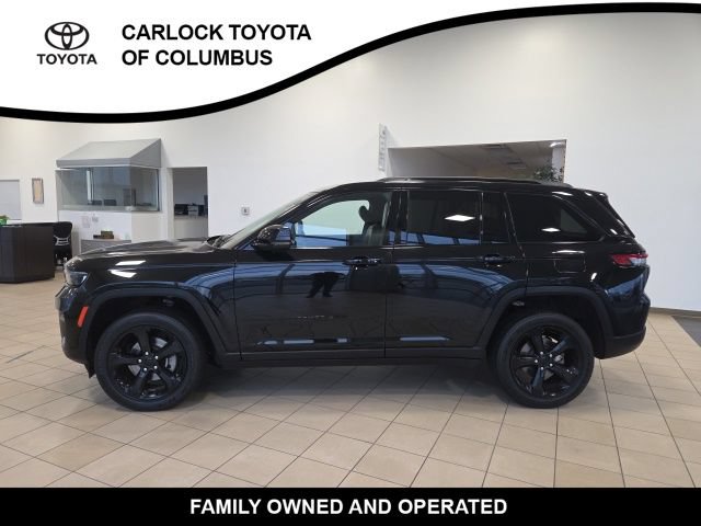 Used 2023 Jeep Grand Cherokee Altitude AWD/4WD image 2
