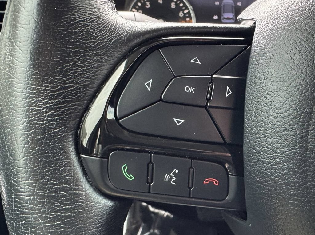 Used 2018 Jeep Renegade Altitude w/ UConnect 8.4 Nav Group AWD/4WD image 18