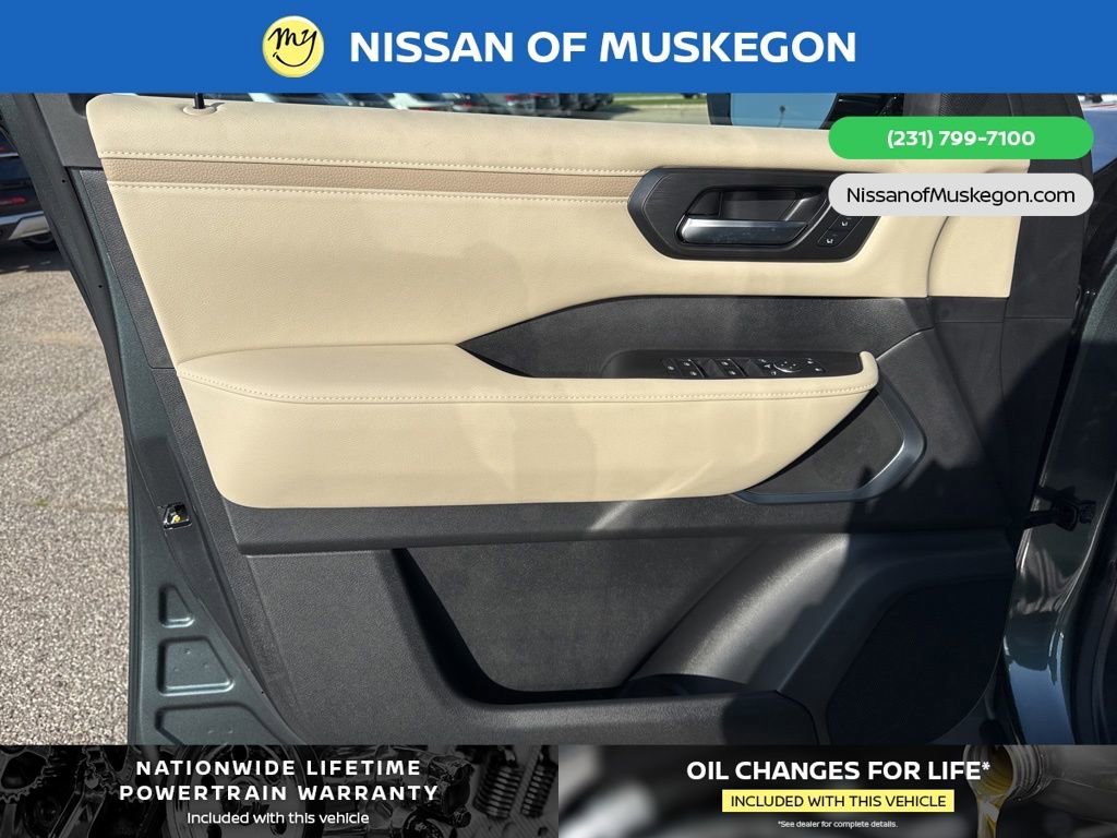 New 2025 Nissan Armada Platinum Reserve image 9