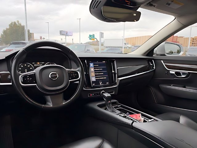 Used 2018 Volvo S90 T5 Momentum w/ Convenience Package FWD image 18