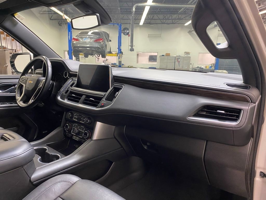 Used 2021 Chevrolet Suburban LT RWD image 21