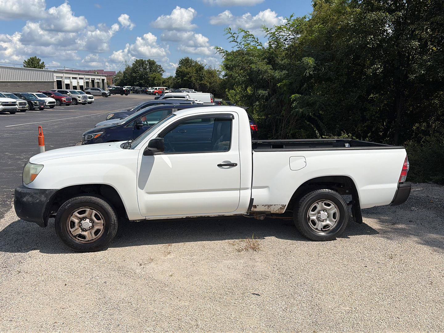 Used 2011 Toyota Tacoma 2WD Regular Cab image 2