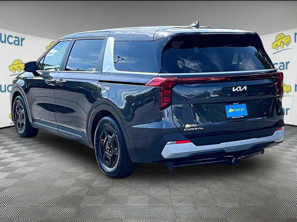 Used 2025 Kia Carnival FWD image 4