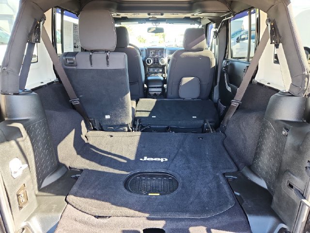Used 2017 Jeep Wrangler Unlimited Sahara w/ Dual Top Group AWD/4WD image 33