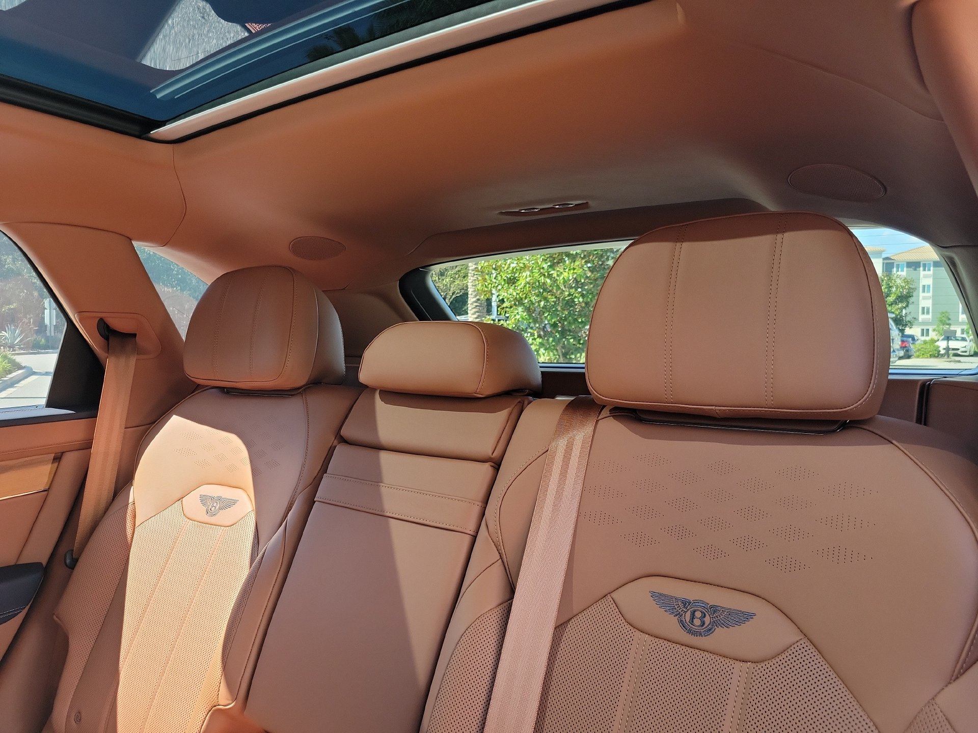 Certified 2025 Bentley Bentayga Extended Wheelbase AWD/4WD image 17