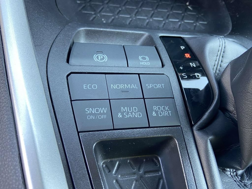 Used 2025 Toyota RAV4 LE AWD/4WD image 23
