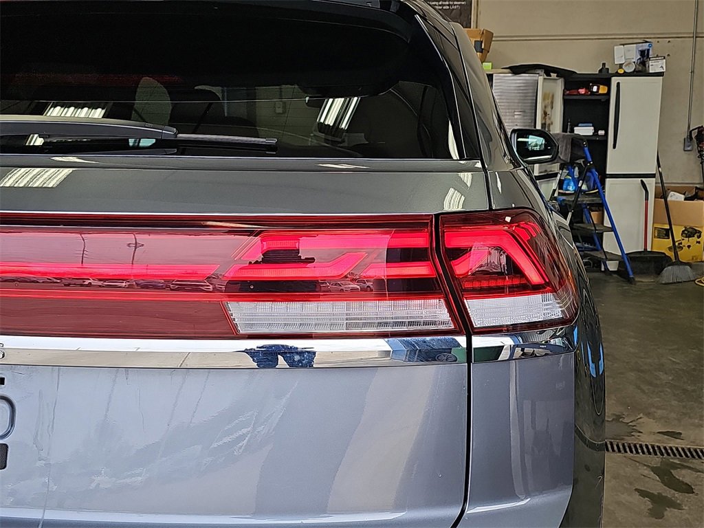 Used 2024 Volkswagen Atlas Cross Sport SE image 35