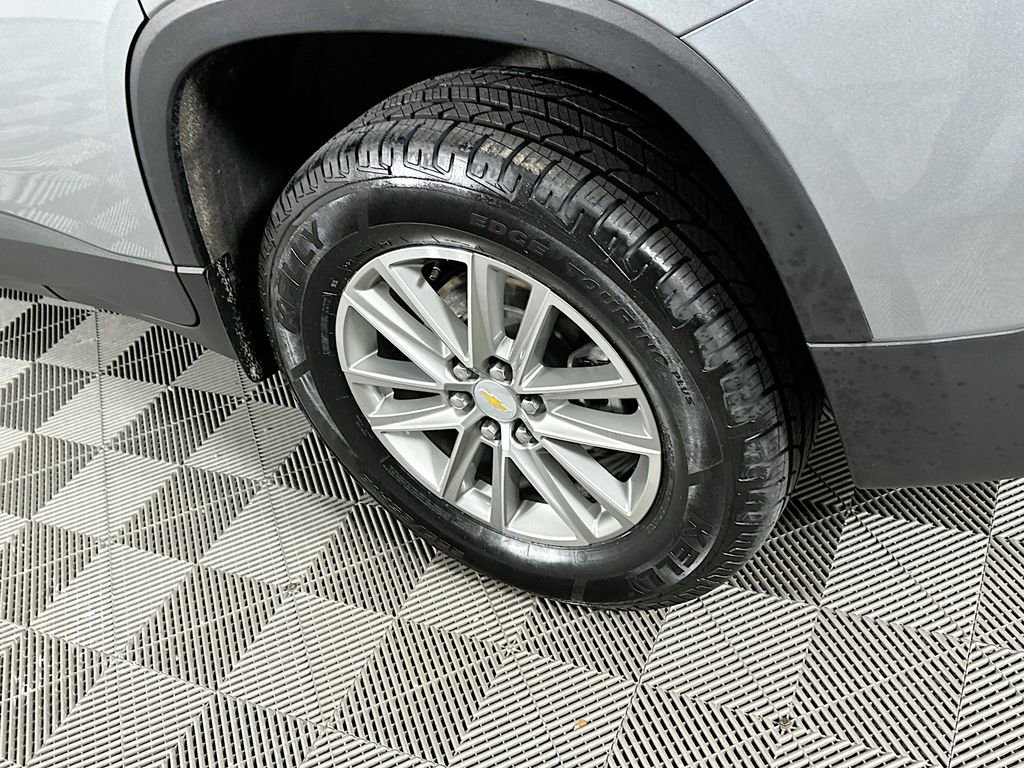 Used 2023 Chevrolet Traverse LT image 41