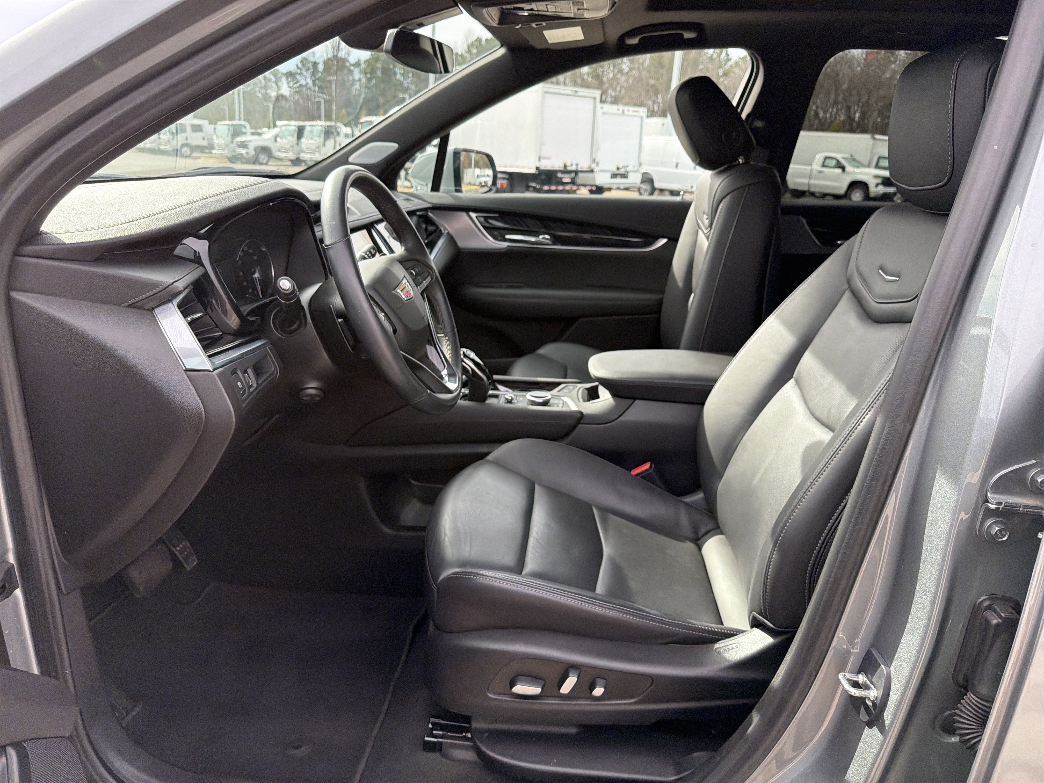 Used 2023 Cadillac XT6 Premium Luxury image 16