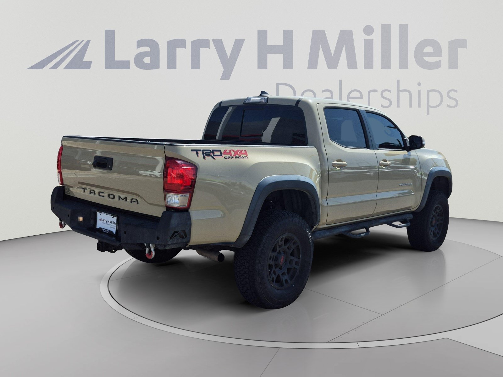 Used 2017 Toyota Tacoma TRD Off-Road w/ Tow Package (A/T) AWD/4WD image 5