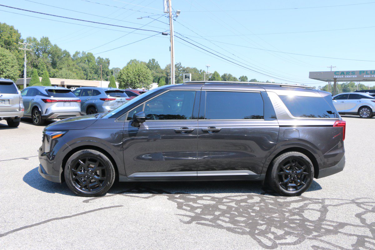 Used 2025 Kia Carnival SX Prestige FWD image 2