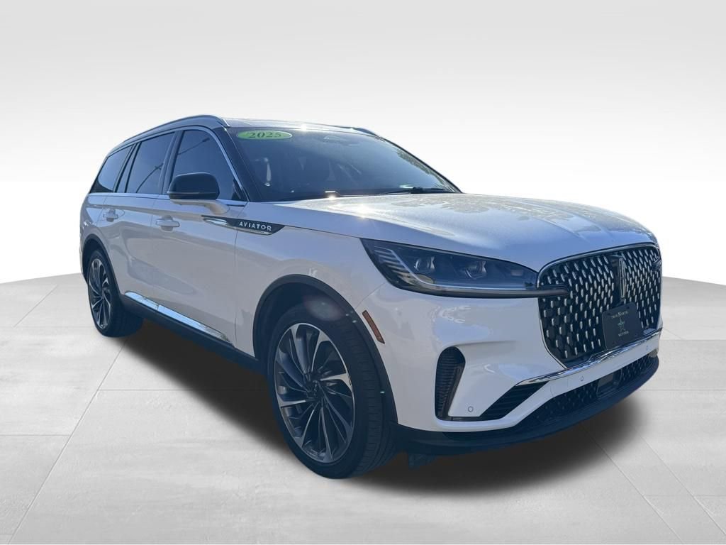 Used 2025 Lincoln Aviator Reserve w/ Equipment Group 201A image 5