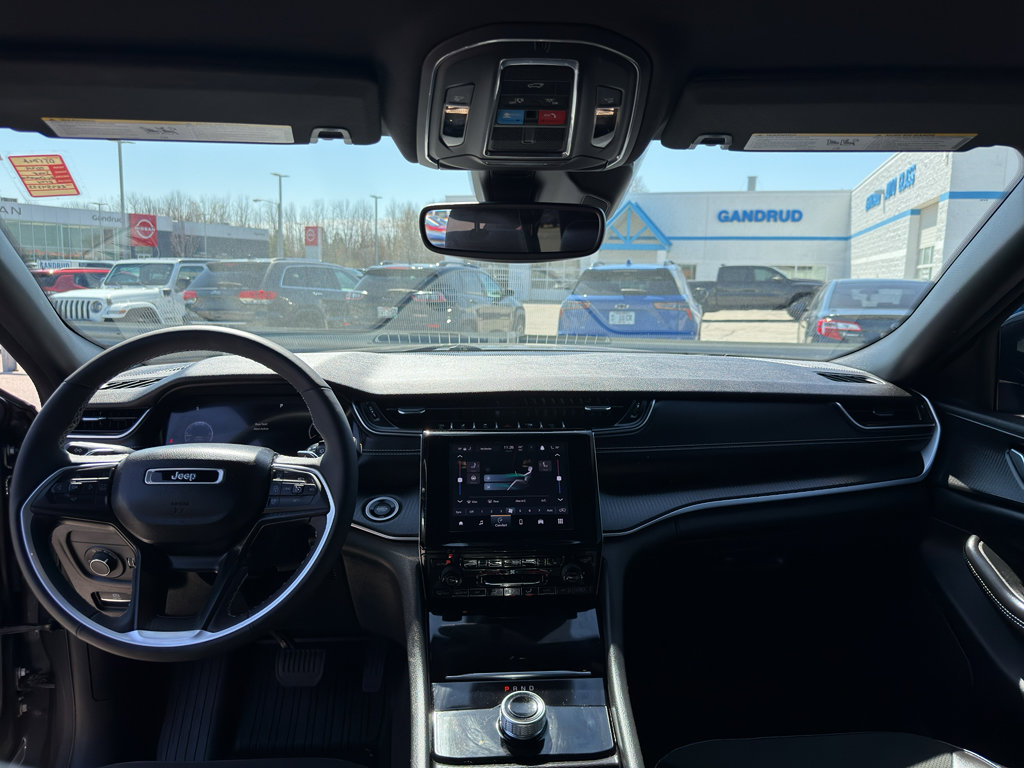 Used 2024 Jeep Grand Cherokee Altitude AWD/4WD image 27
