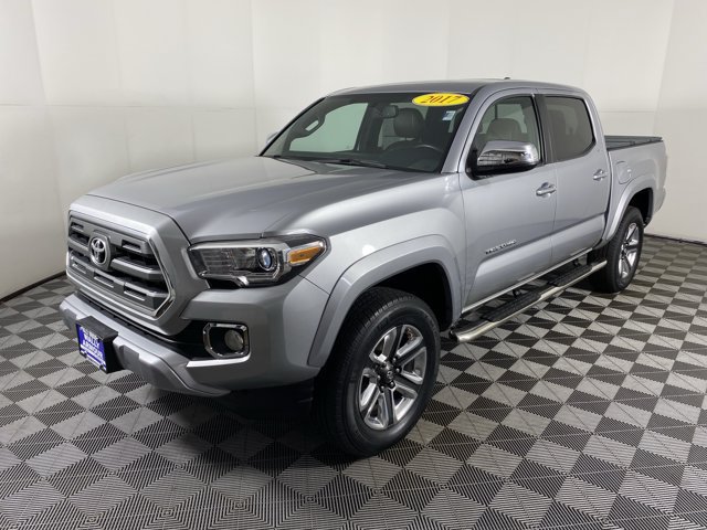 Used 2017 Toyota Tacoma Limited w/ Tow Package RWD image 11