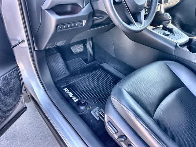 Used 2020 Toyota RAV4 Limited AWD/4WD image 3