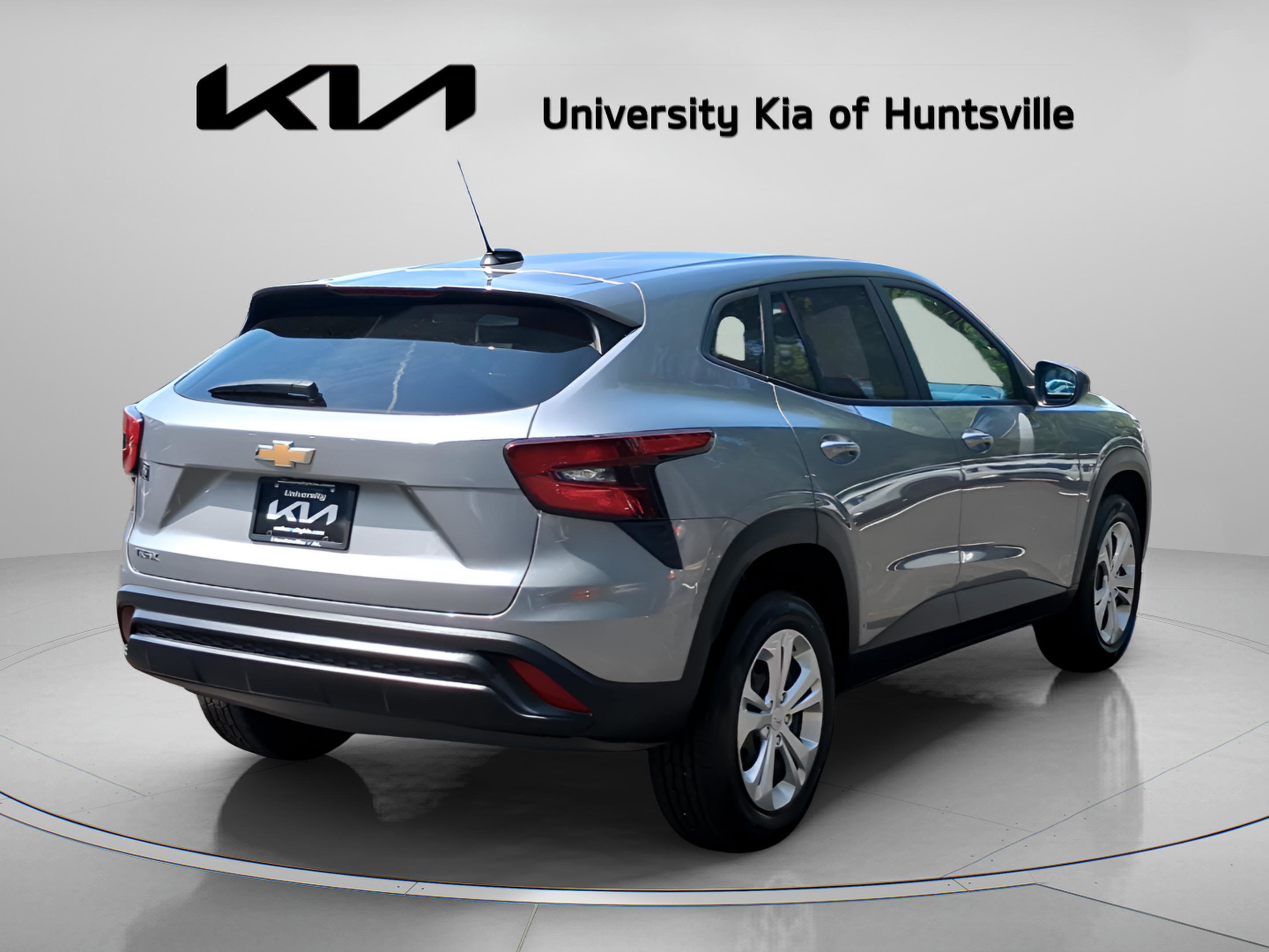 Used 2024 Chevrolet Trax LS w/ Driver Confidence Package FWD image 7