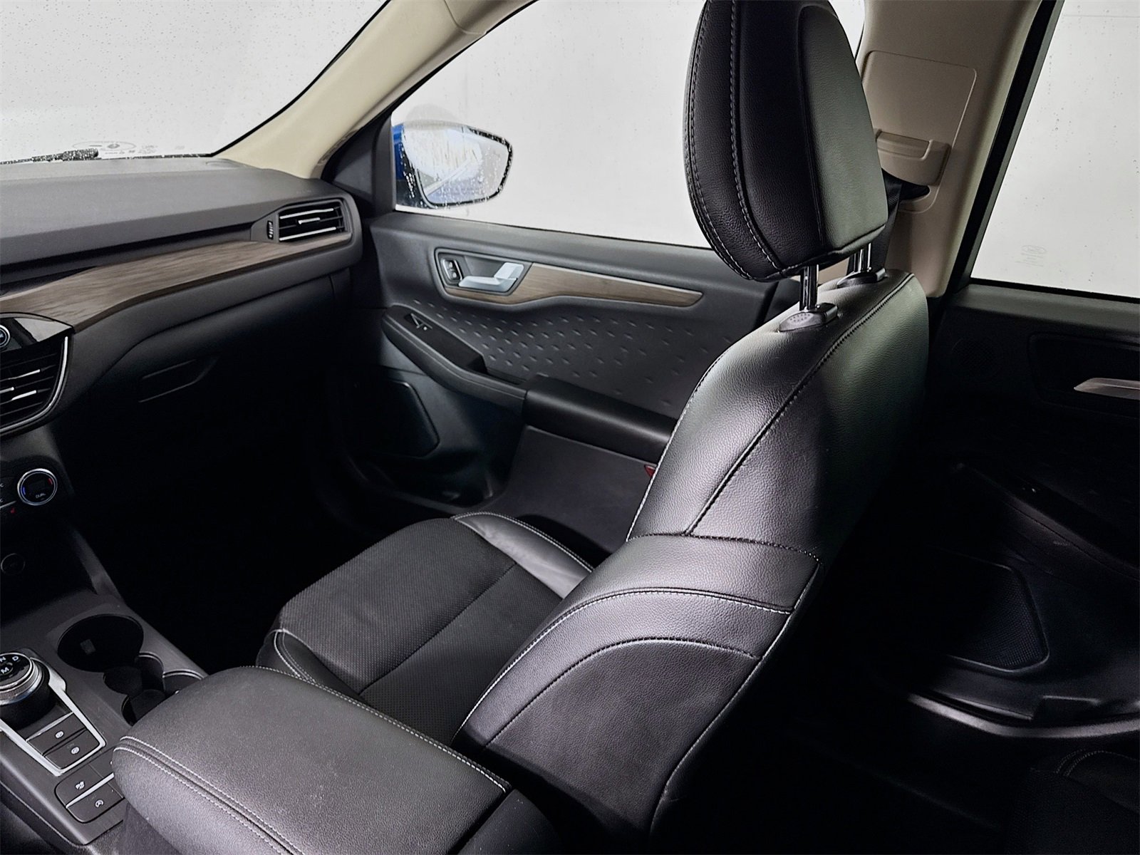 Used 2020 Ford Escape Titanium image 20