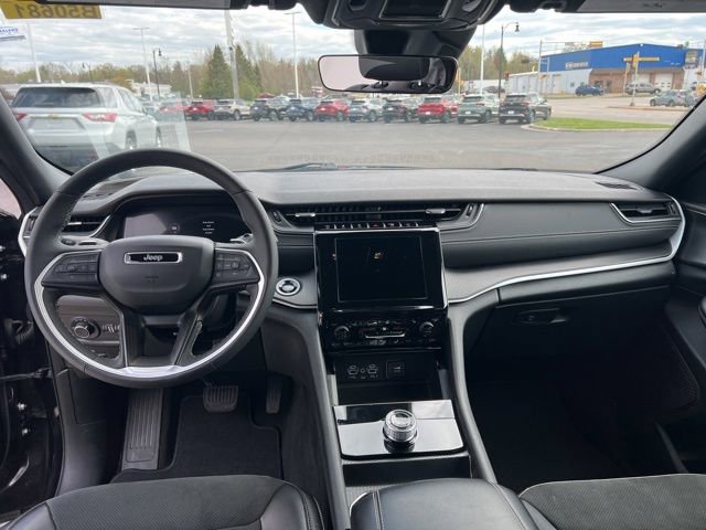 Used 2025 Jeep Grand Cherokee Altitude AWD/4WD image 15